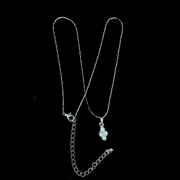 Silver Tone Cluster Crystal Necklace Earring Set Women’s Fashion Jewelry - Picture 2 of 6